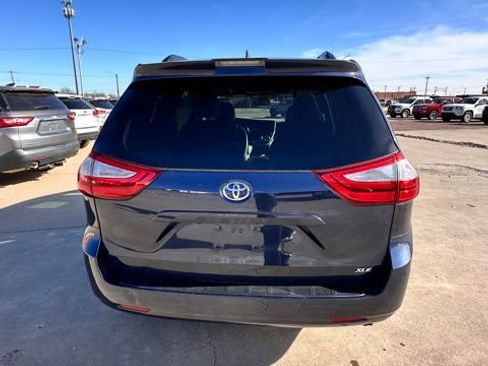 Used 2019 Toyota Sienna XLE w/ XLE Navigation Package image 7