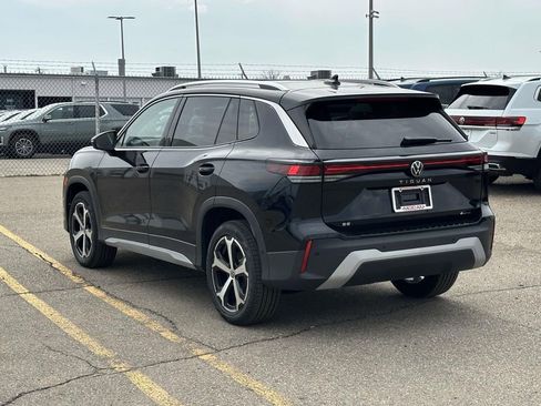 New 2026 Volkswagen Tiguan SE AWD/4WD image 3