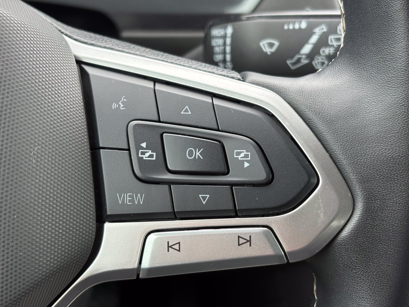 Used 2024 Volkswagen Tiguan SE AWD/4WD image 13