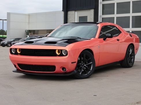 Used 2019 Dodge Challenger R/T Scat Pack w/ Shaker Package RWD image 3