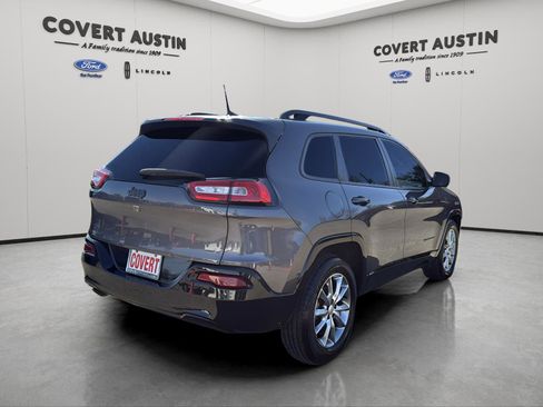 Used 2018 Jeep Cherokee Latitude FWD image 22