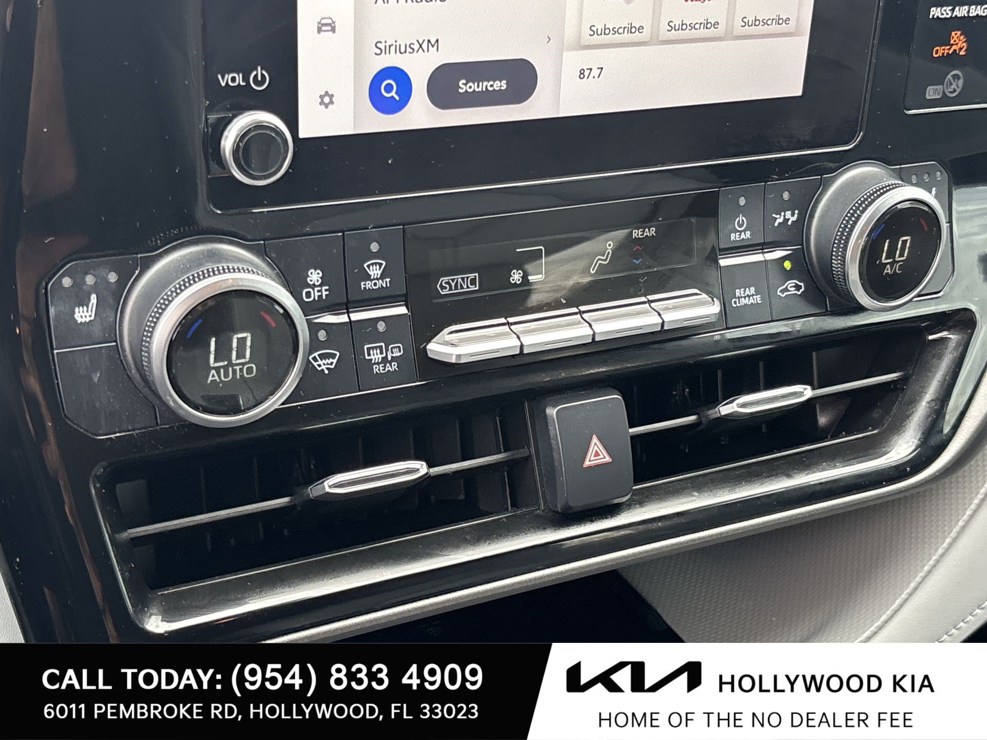 Used 2024 Toyota Highlander XLE FWD image 16