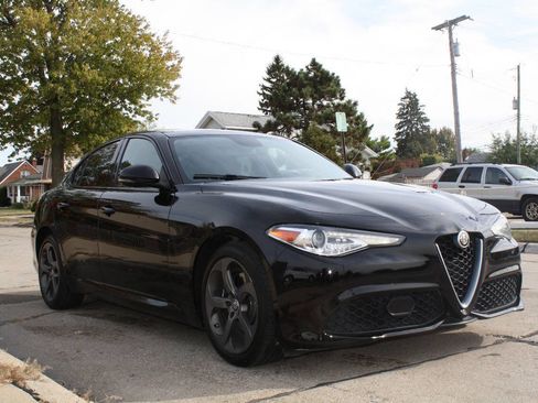 Used 2017 Alfa Romeo Giulia AWD image 4