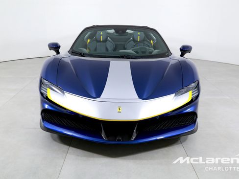 Used 2022 Ferrari SF90 Spider image 5