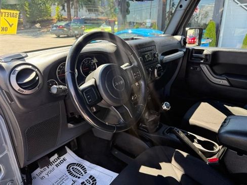 Used 2015 Jeep Wrangler Unlimited Sport w/ Quick Order Package 23S AWD/4WD image 17
