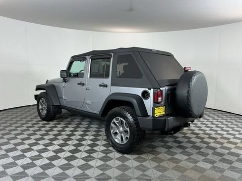Used 2015 Jeep Wrangler Unlimited Rubicon w/ Connectivity Group AWD/4WD image 7