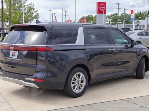 Used 2024 Kia Carnival LX FWD image 21