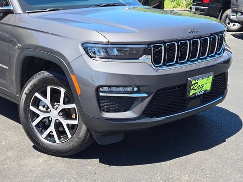 Certified 2025 Jeep Grand Cherokee Limited AWD/4WD image 2