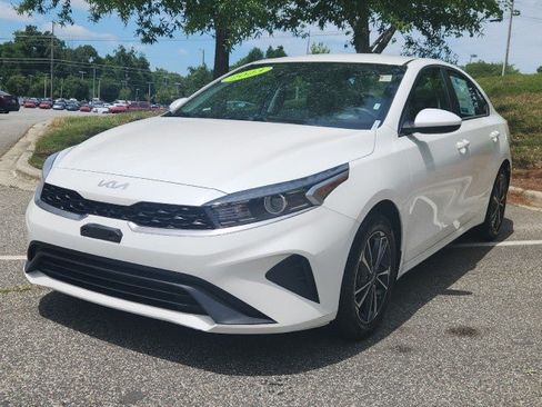 Used 2023 Kia Forte LXS FWD image 3