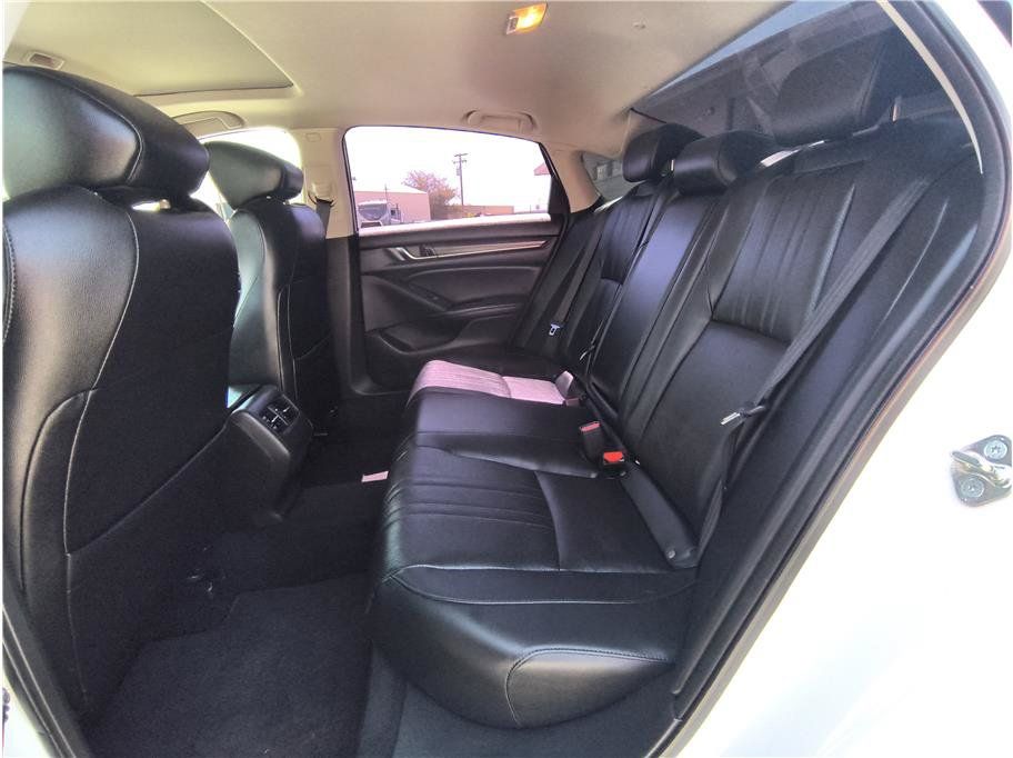 Used 2018 Honda Accord Touring image 10