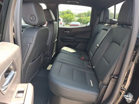 Used 2023 Chevrolet Colorado LT w/ LT Convenience Package III AWD/4WD image 11