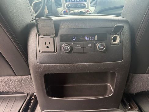 Used 2020 Chevrolet Suburban LT RWD image 28