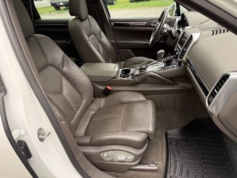 Used 2016 Porsche Cayenne Diesel AWD/4WD image 19
