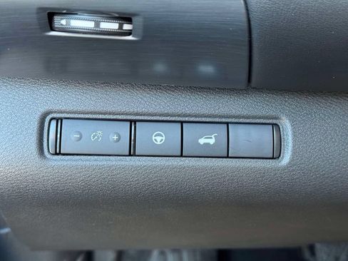 Used 2025 Nissan Pathfinder SL AWD/4WD image 20