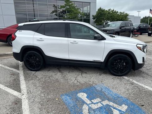 Used 2020 GMC Terrain SLE w/ Elevation Edition FWD image 28