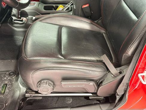 Used 2019 Jeep Wrangler Unlimited Rubicon w/ Uconnect 4C Nav & Sound Group AWD/4WD image 17