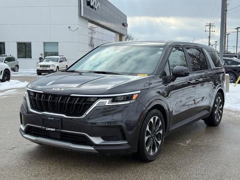 Used 2024 Kia Carnival EX image 7