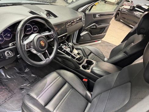 Used 2020 Porsche Cayenne AWD/4WD image 32