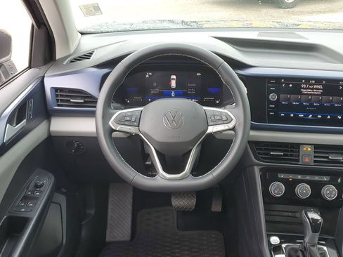Certified 2023 Volkswagen Taos SE FWD image 19