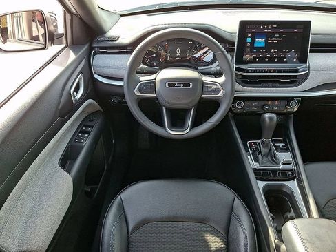 Used 2024 Jeep Compass Latitude AWD/4WD image 11