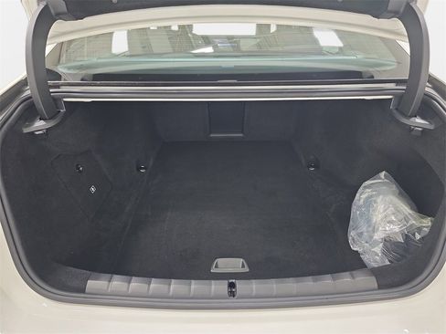 Used 2023 BMW i7 xDrive60 w/ Parking Assistance Package image 35