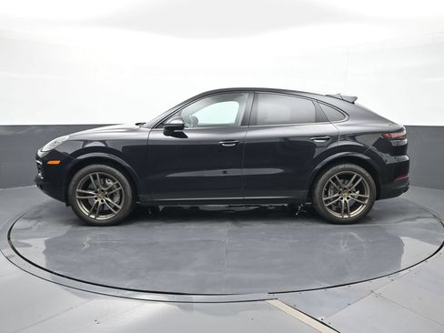Certified 2021 Porsche Cayenne Coupe AWD/4WD image 2