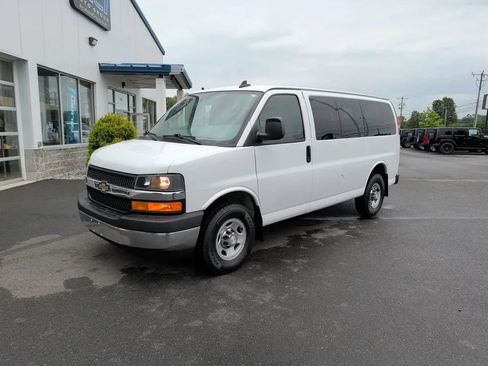 Used 2017 Chevrolet Express 2500 LT w/ LT Preferred Equipment Group RWD image 11