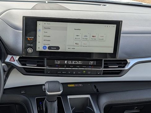 Used 2025 Toyota Sienna XLE w/ XLE Plus Package FWD image 15