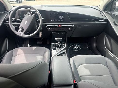 Used 2023 Kia Niro LX image 20