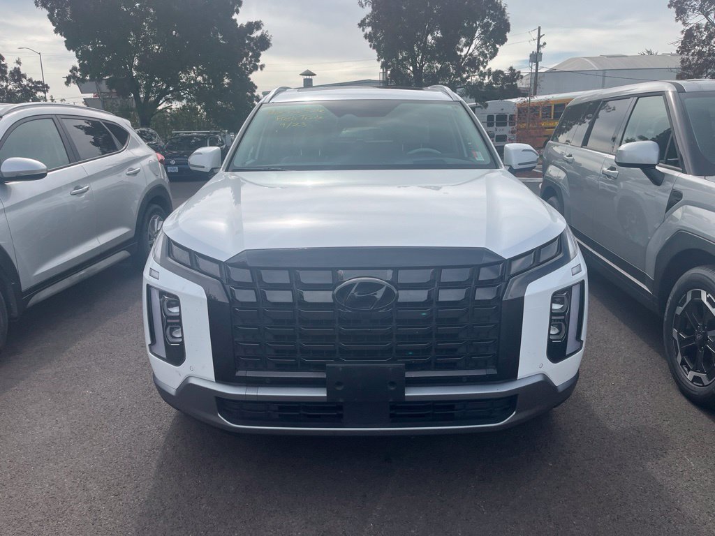 Certified 2023 Hyundai Palisade Limited w/ Winter Package AWD/4WD image 1