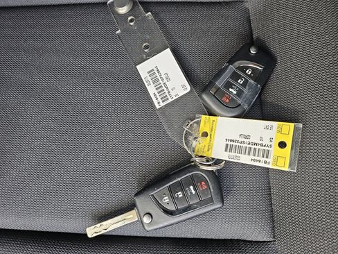 Used 2025 Toyota Corolla LE FWD image 21