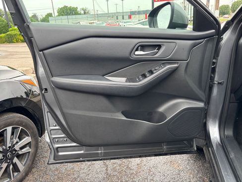 Used 2025 Nissan Rogue SV FWD image 18