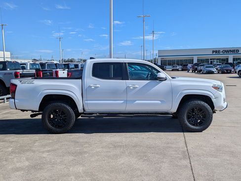 Used 2019 Toyota Tacoma SR5 image 2