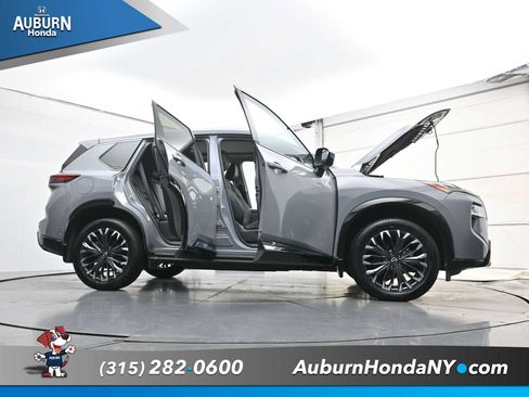 Used 2024 Nissan Rogue Platinum w/ Platinum Premium Package AWD/4WD image 34