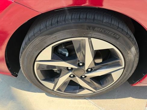 Used 2021 Hyundai Elantra Limited FWD image 6