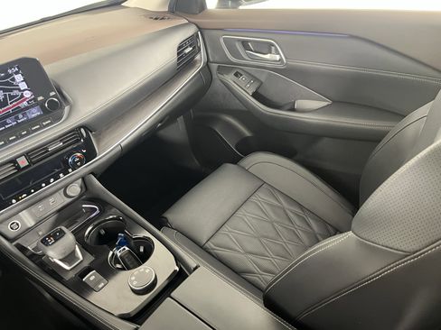 Used 2023 Nissan Rogue Platinum image 11