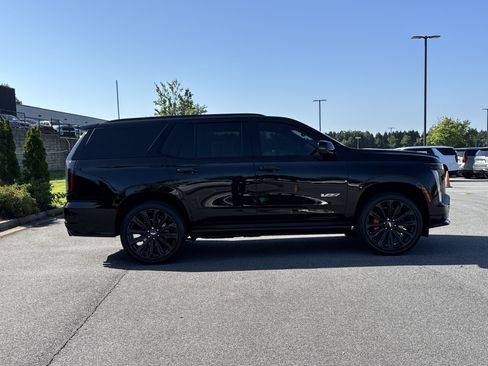 Used 2025 Cadillac Escalade V AWD/4WD image 11