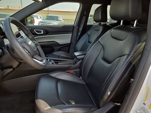 Used 2025 Jeep Compass Limited AWD/4WD image 24