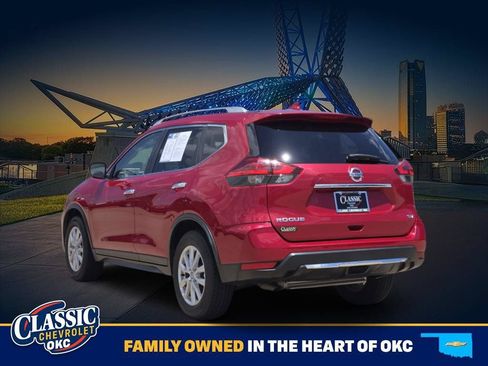 Used 2017 Nissan Rogue SV FWD image 5