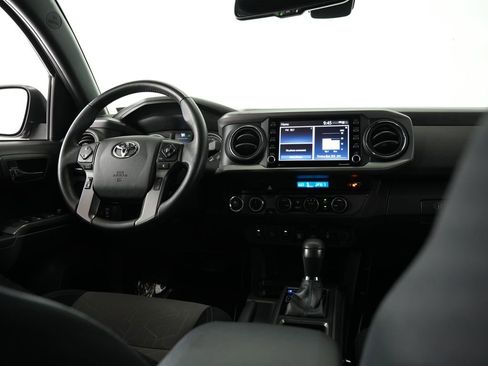 Used 2022 Toyota Tacoma TRD Sport w/ Technology Package image 9