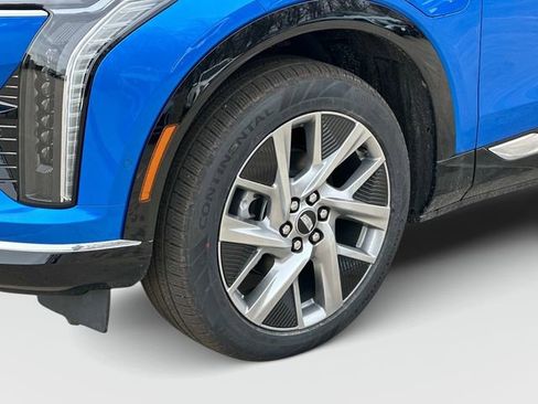 New 2026 Cadillac Optiq Luxury 1 image 17