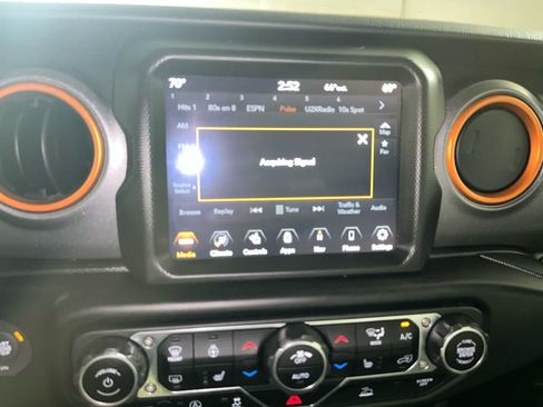 Used 2022 Jeep Gladiator Mojave w/ Cold Weather Group AWD/4WD image 18