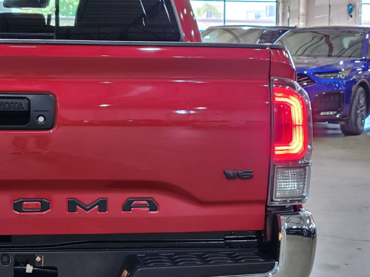 Used 2022 Toyota Tacoma TRD Off-Road AWD/4WD image 22
