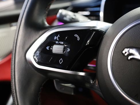 Used 2023 Jaguar F-PACE SVR image 24