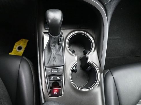 Used 2024 Toyota Camry SE image 20