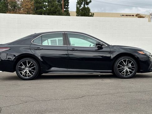 Used 2023 Toyota Camry SE image 6