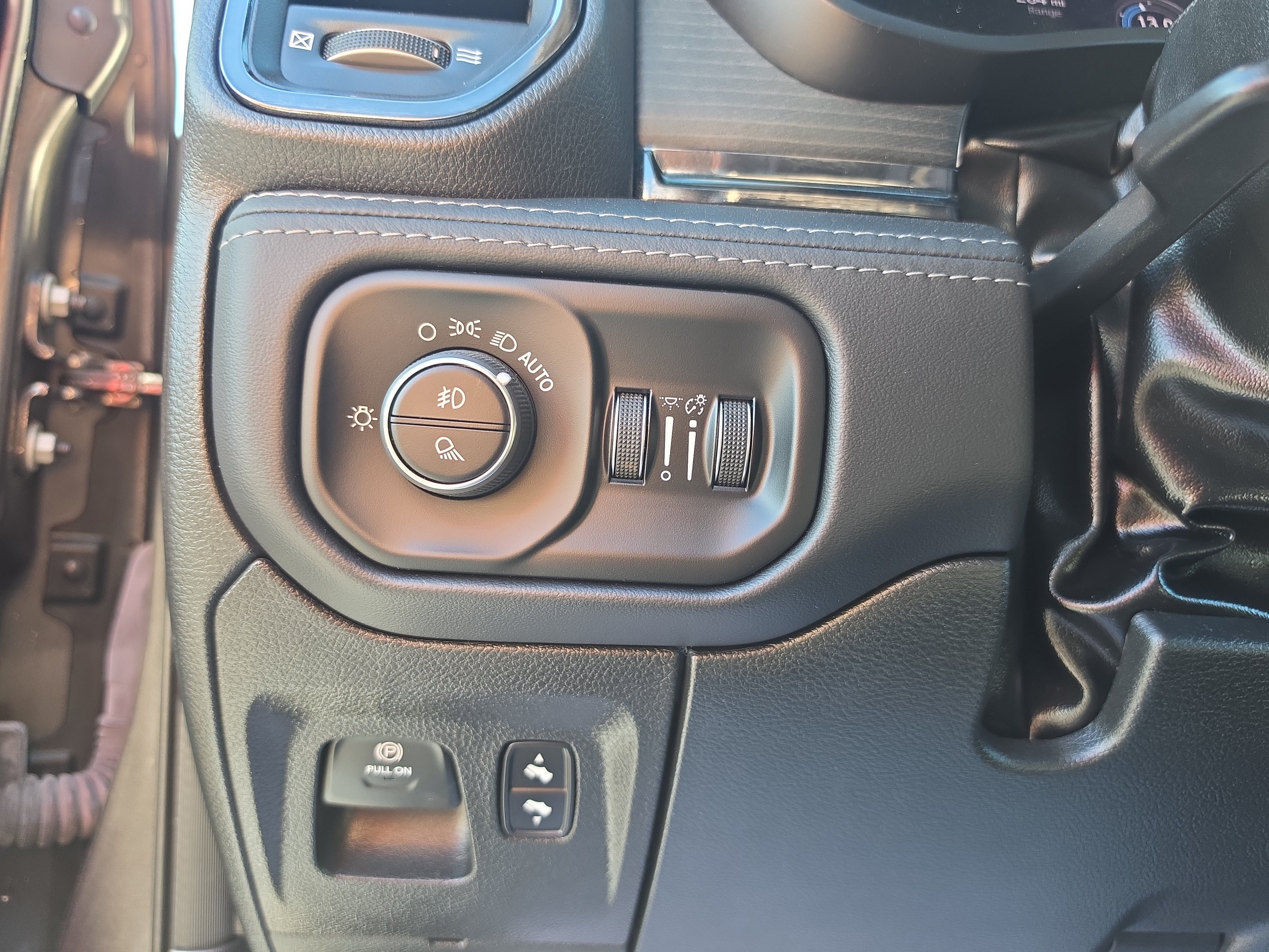 Used 2024 RAM 1500 Limited AWD/4WD image 20