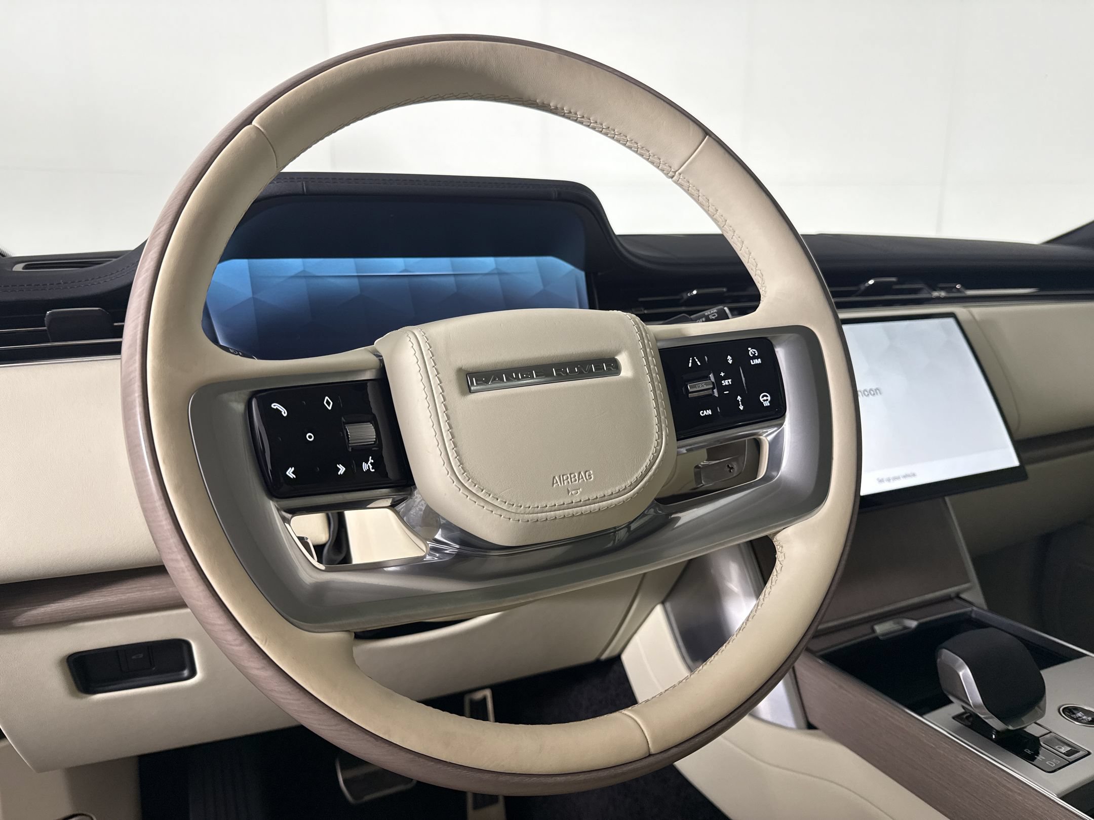 Used 2025 Land Rover Range Rover SE AWD/4WD image 14