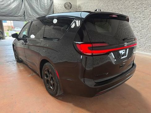 Used 2023 Chrysler Pacifica Limited w/ S Appearance Package FWD image 5