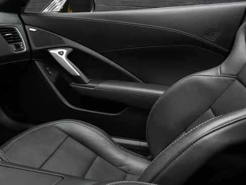Used 2015 Chevrolet Corvette Z06 w/ 3LZ Preferred Equipment Group RWD image 47